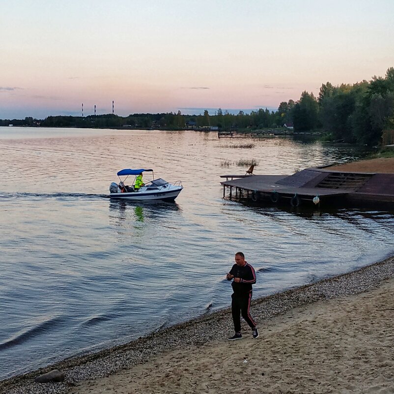 катер причаливает.. - Валентина. .