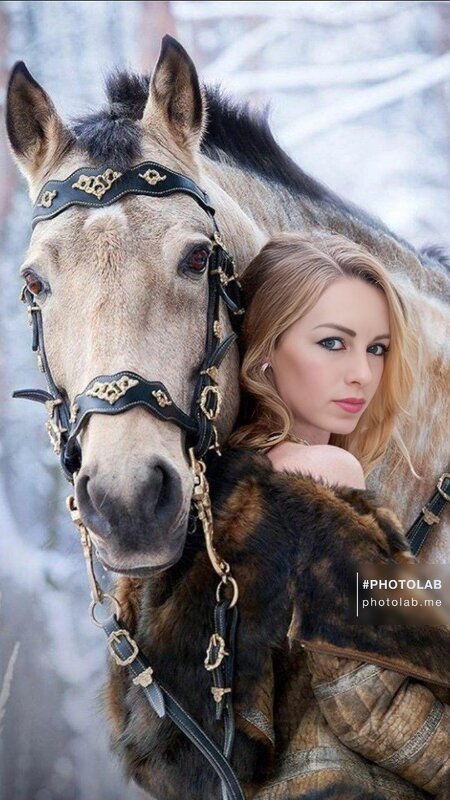 Лошадь и девушка - Януся Характерова