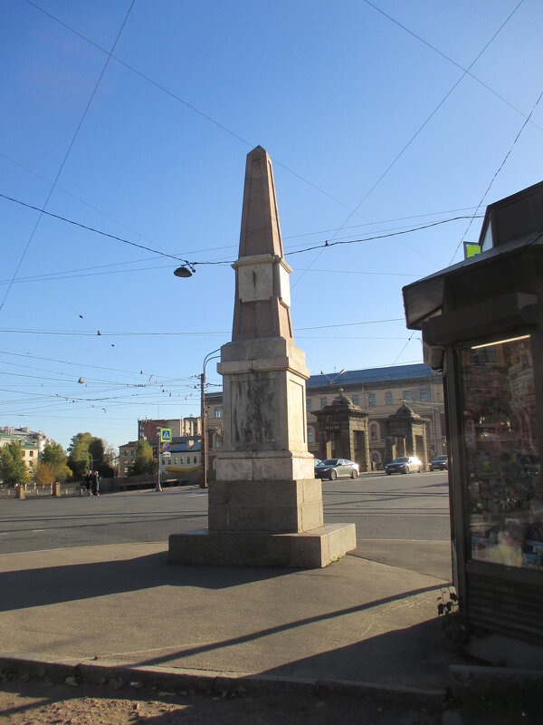 Верстовой столб на площади Репина - Маера Урусова