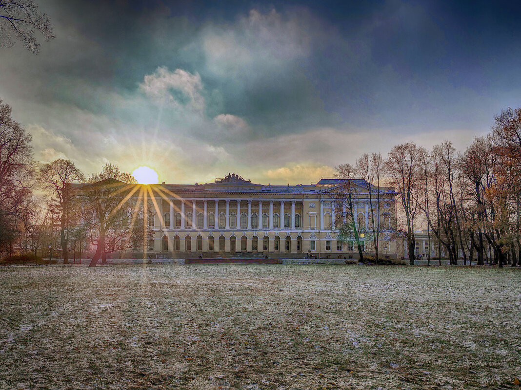 Заход солнца над Михайловским дворцом в Михайловском саду - Любовь Зинченко 