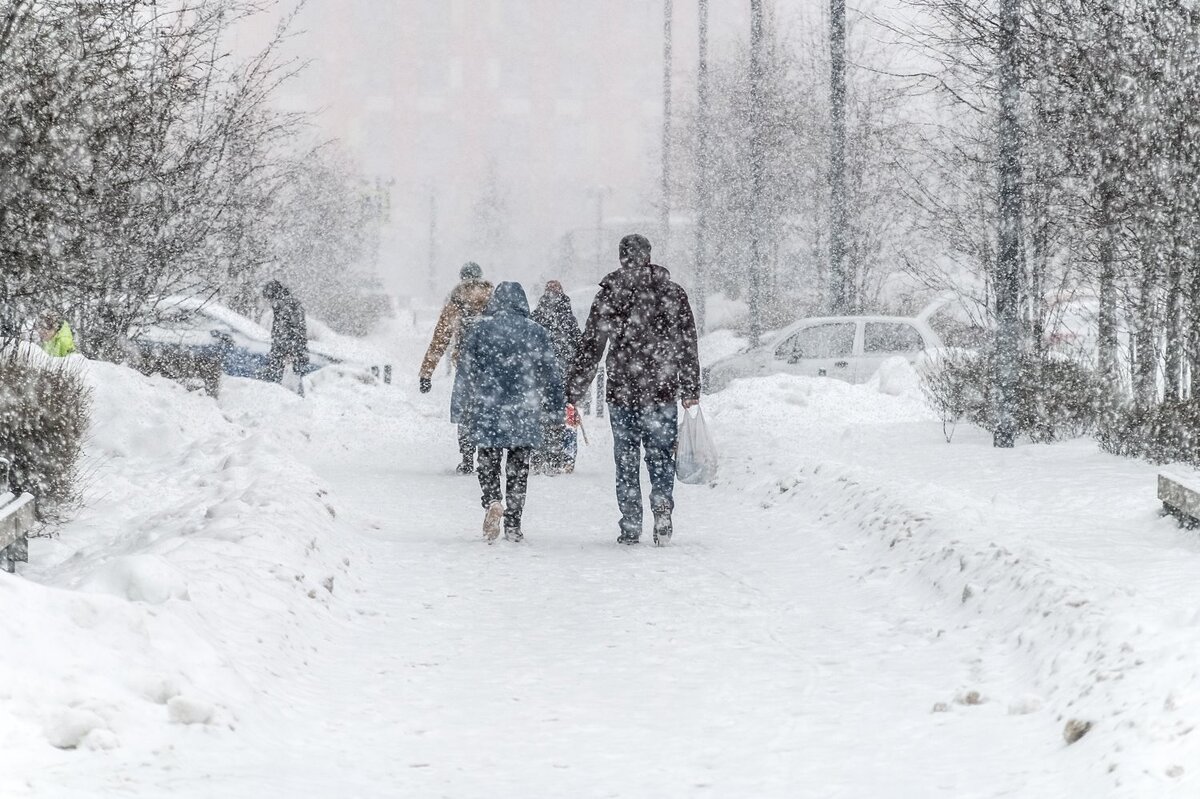 В городе снегопад - Валерий Иванович