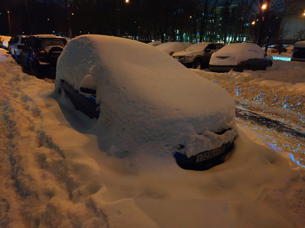 В Москве - снег - Андрей Лукьянов