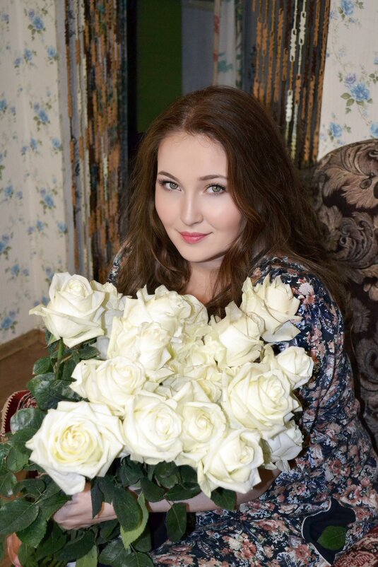 Любимая супруга Татьяна с цветами - Борис Русаков