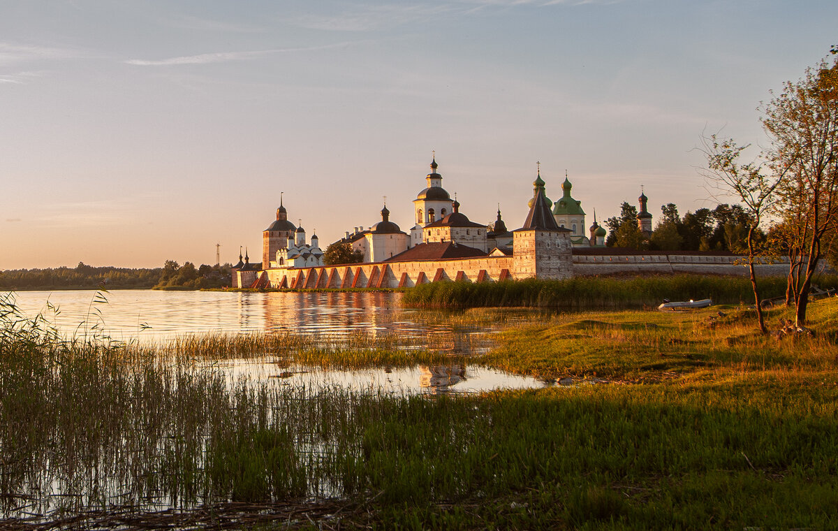 Кирилло -Белозерский монастырь в золотых лучах - Galina 