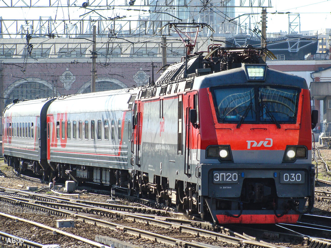 Электровоз ЭП20-030 с пассажирским поездом - Александр Бондаренко