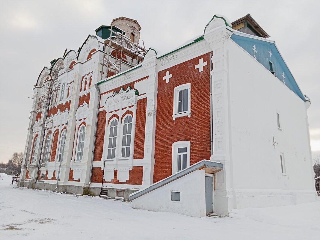 Собор построен в 1912 г. в честь преподобных Зосимы и Савватия. - Виктор 