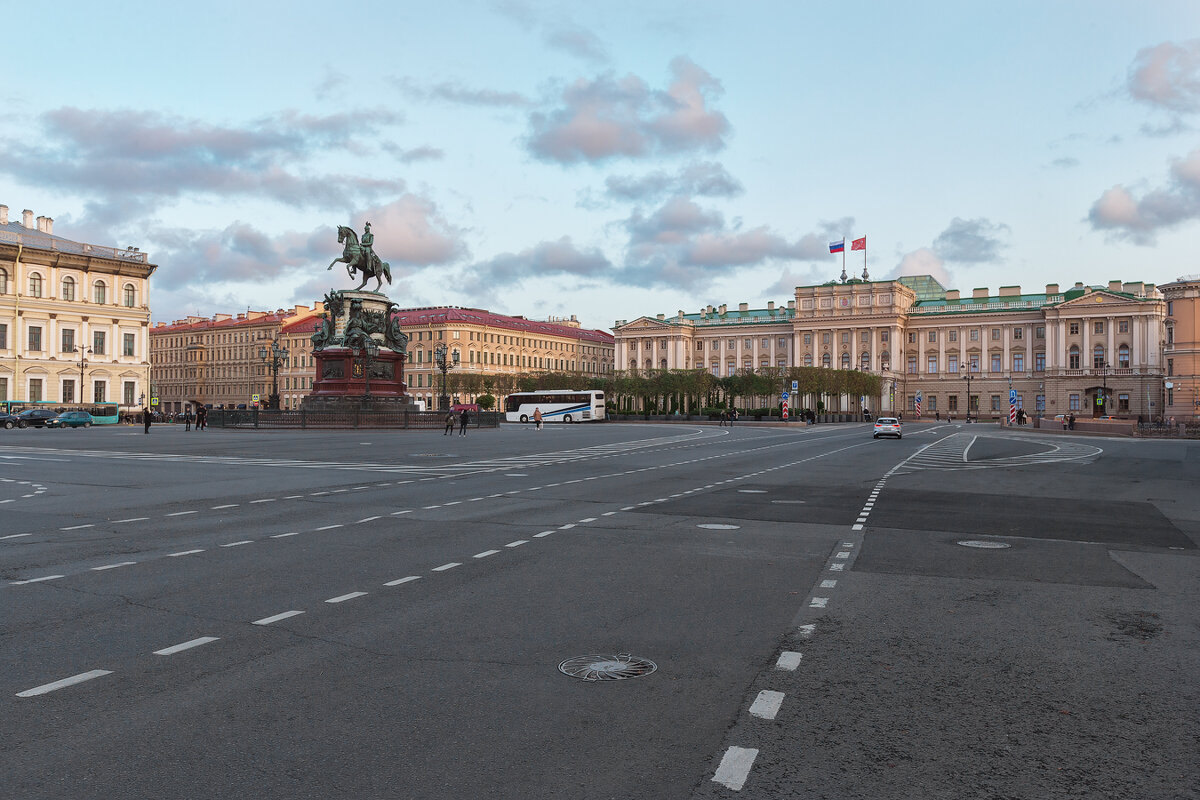 На Исаакиевской площади - Александр Кислицын