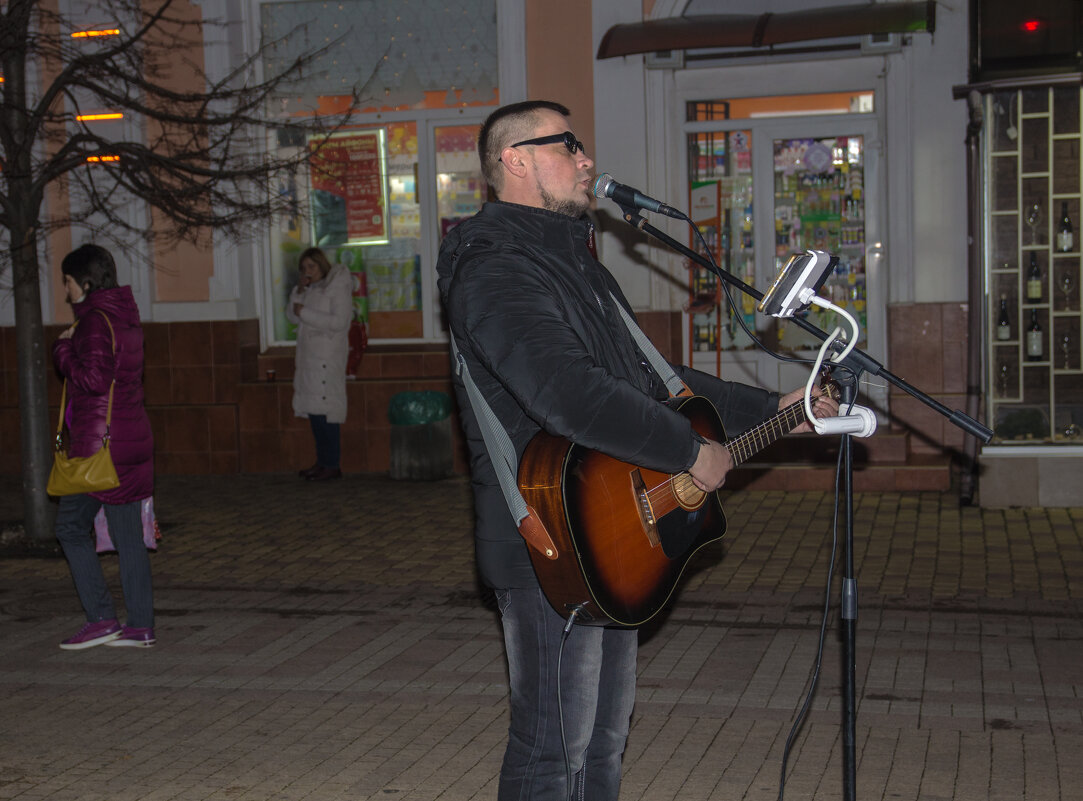 Уличный  музыкант - Валентин Семчишин