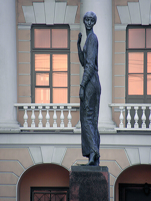 Санкт-Петербург. Памятник поэту Анне Ахматовой - Стальбаум Юрий 