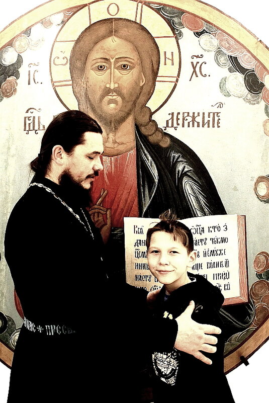 Манеж  Выставка  икон  Отец и Сын - олег свирский 