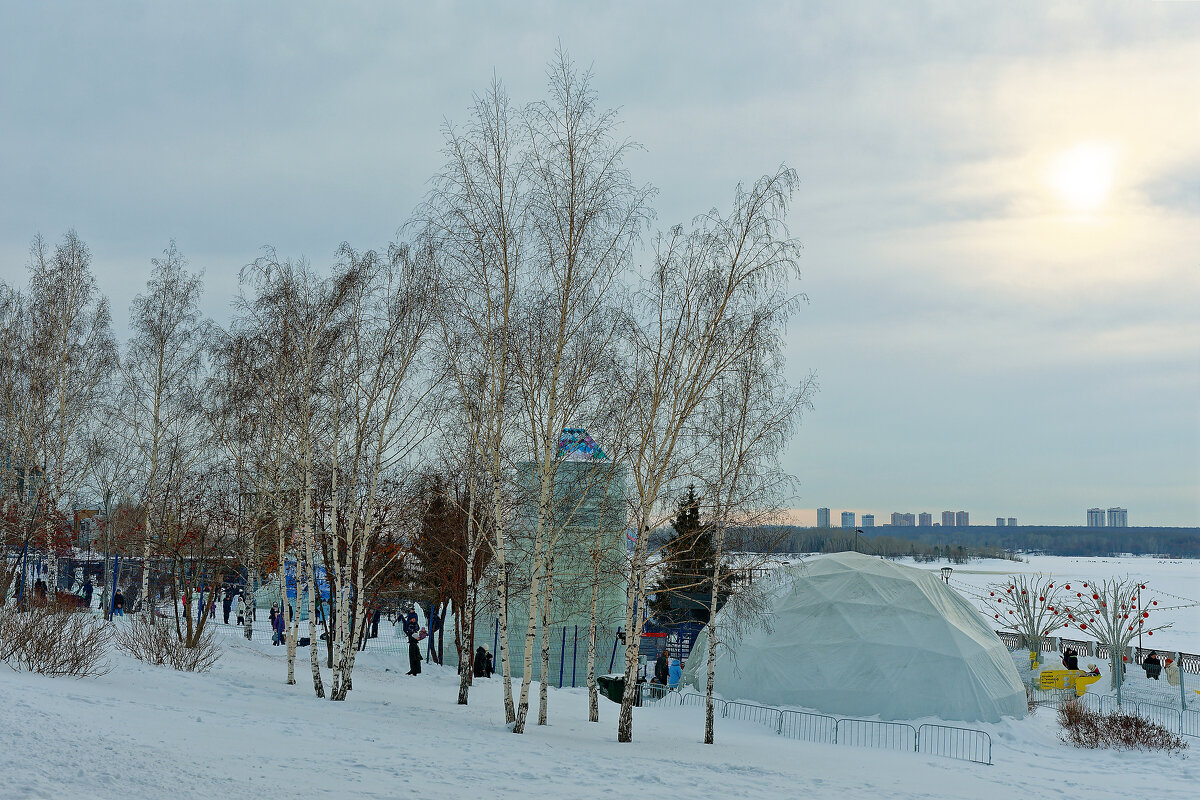 Ледовый городок на Михайловской набережной - Дмитрий Конев