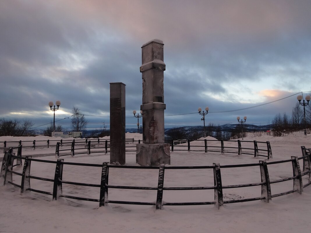 Мурманск. Памятник печной трубе, мужеству и стойкости мурманчан - Лидия Бусурина