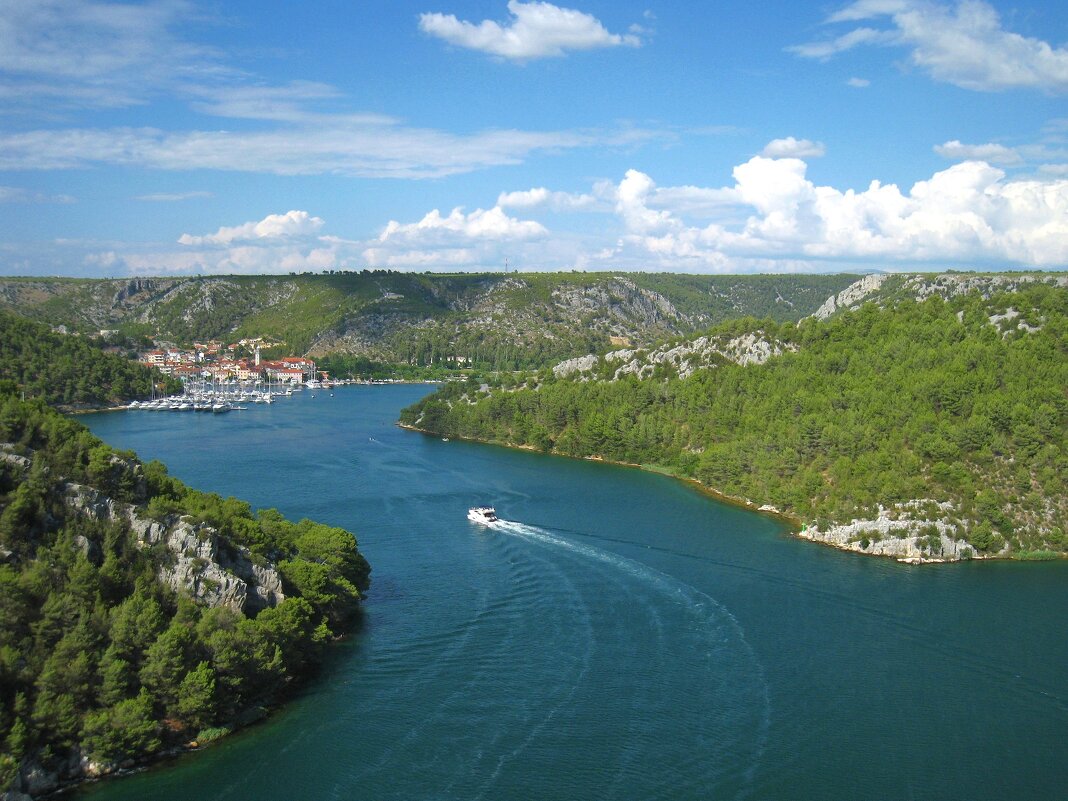 Вид на реку Крка и город Скрадин, Хорватия. - unix (Илья Утропов)