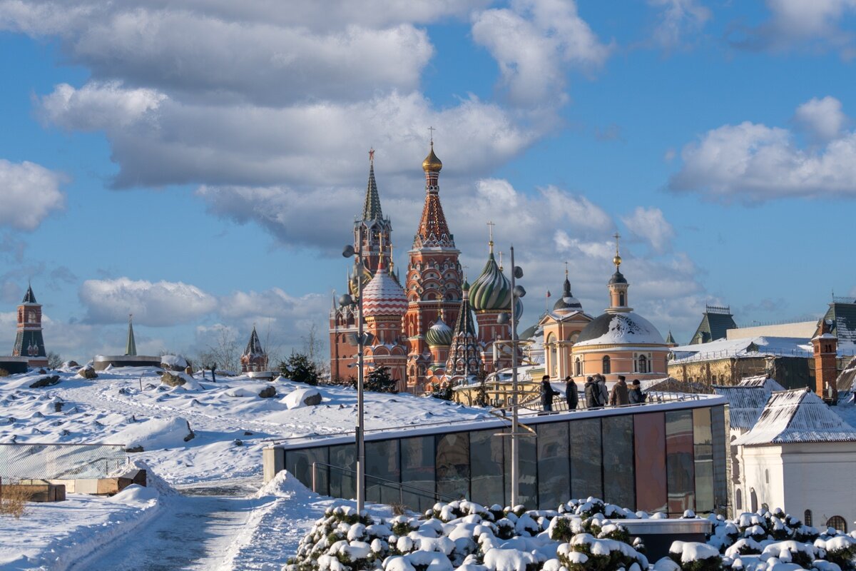 Со стороны парка Зарядье - Игорь Сикорский