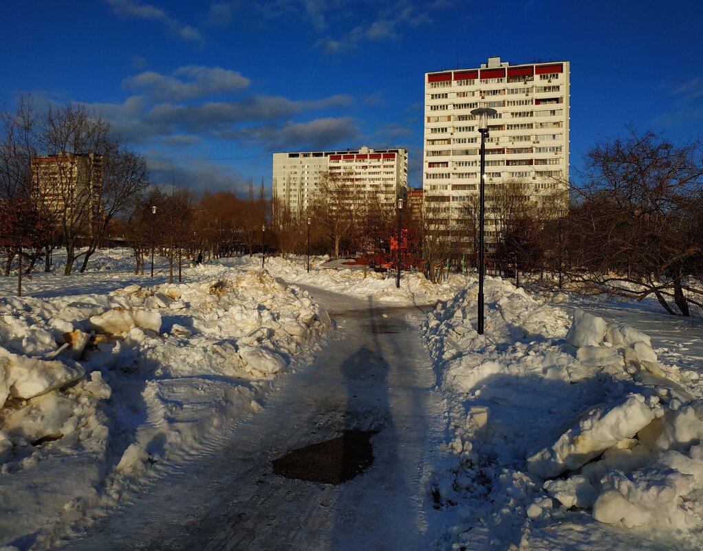 Март в городе - Андрей Лукьянов