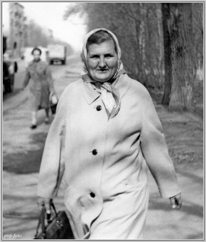 Жанровый портрет мамы на улице. - Владимир Попов
