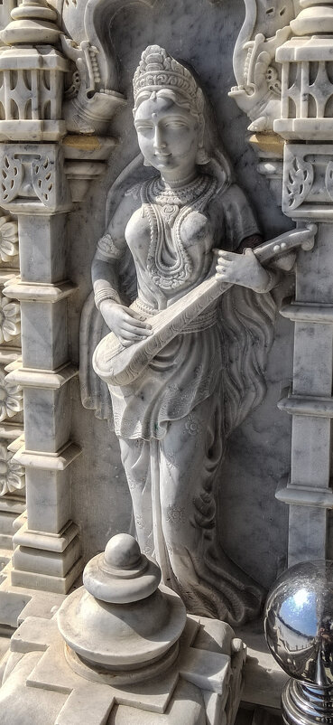 скульптура в храме Прем - Георгий А