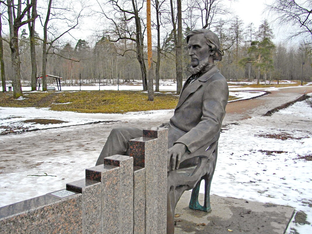 Памятник Константину Ушинскому. - Лия ☼