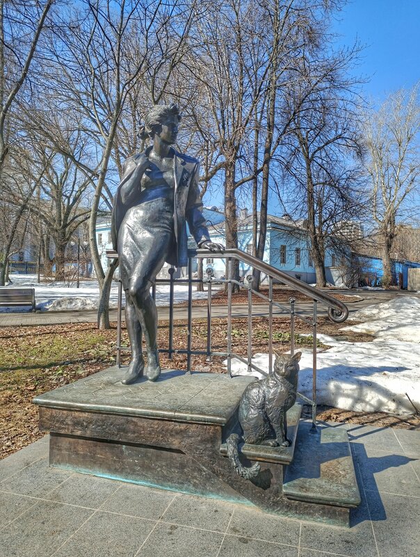 Памятник посвящен женам офицеров - Василий Фроленок