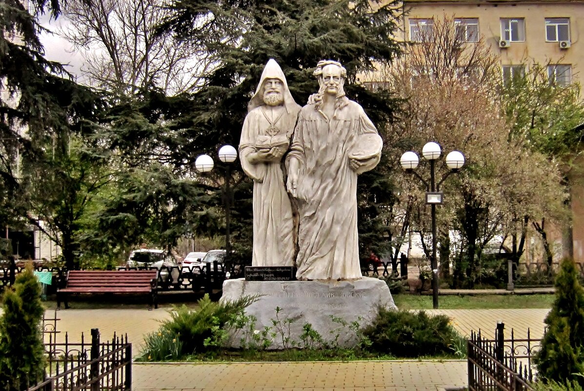 Памятник Братьям Айвазовским - Елена (ЛенаРа)