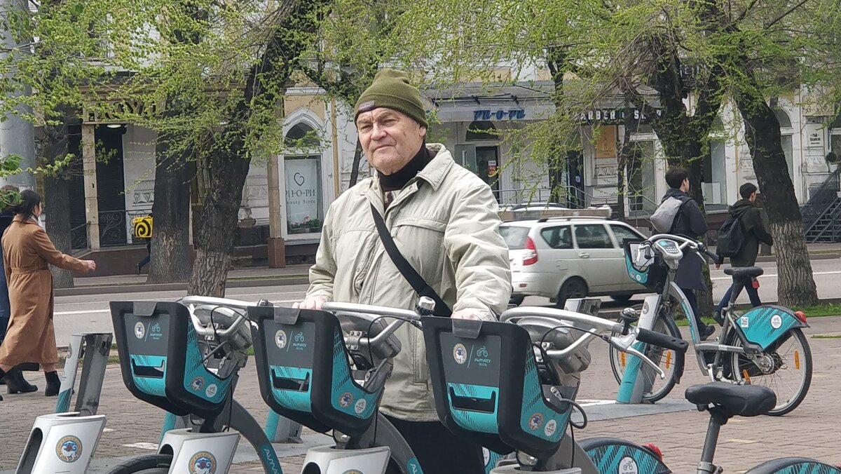 В Алма Ате любят кататься на велосипедах - Андрей Хлопонин