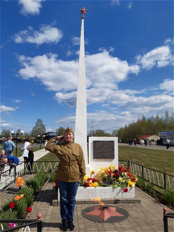 Пусть не уйдёт из памяти потомков,тот День Победы,тот победный май! - Нина Андронова