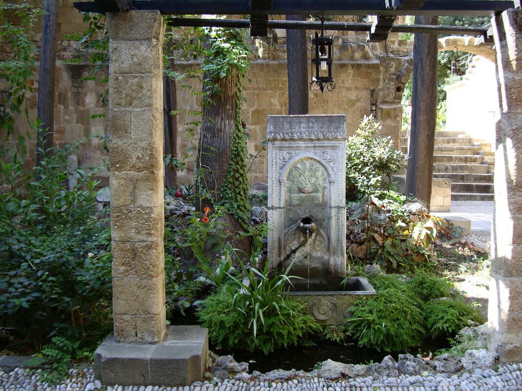 Уголок Родоса с фонтаном - Елена 