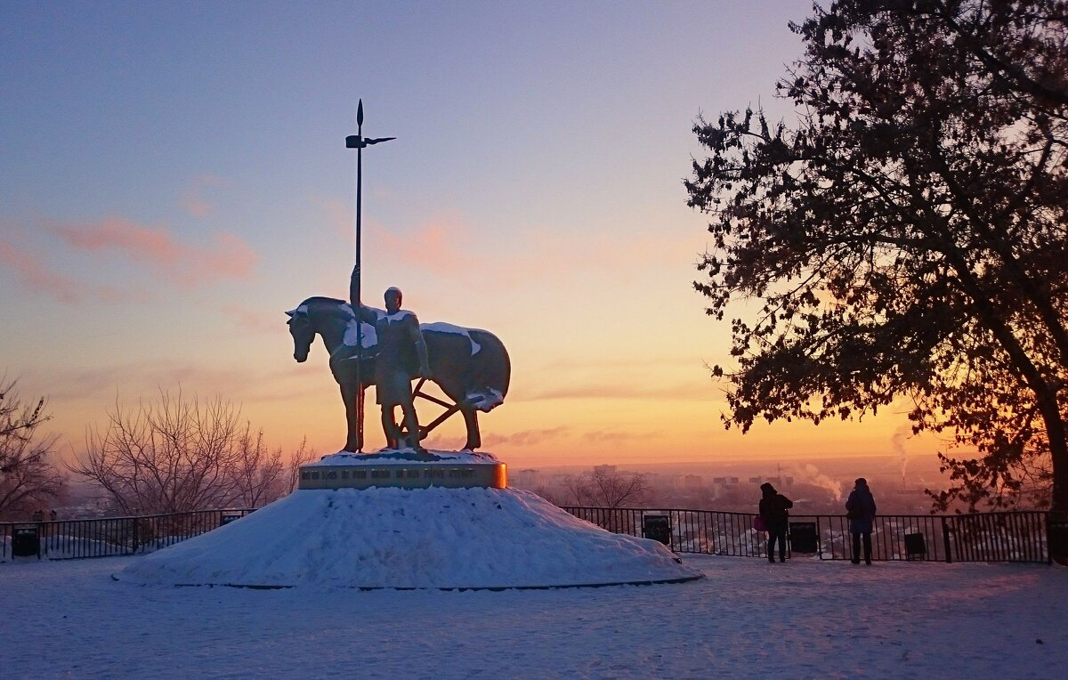 Памятник Первопоселенцу - Пасечник 