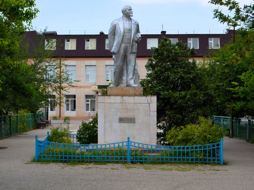 Избербаш. Памятник Владимиру Ильичу Ленину. - Пётр Чернега