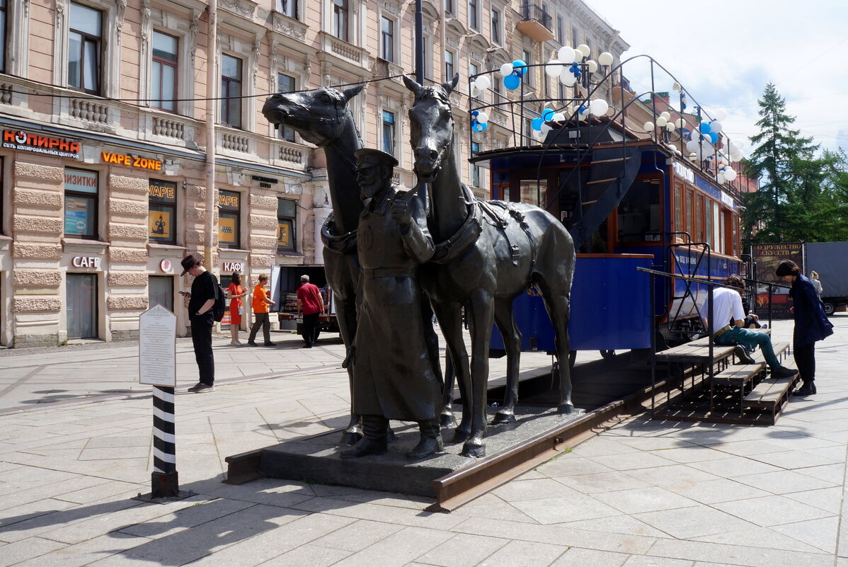 Конка (конный вагон работал в Санкт-Петербурге с 1863 по 1907 год) / скульптор Ахнаф Зиякаев / 2004 - zavitok *