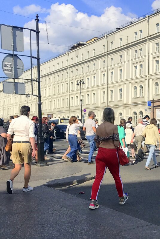 "девушка по городу шагает..." голышом - zavitok *