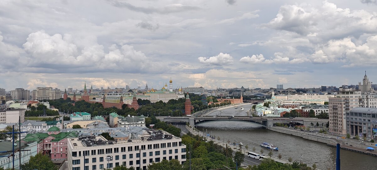 Московский Кремль со смотровой площадки храма Христа Спасителя - <<< Наташа >>>