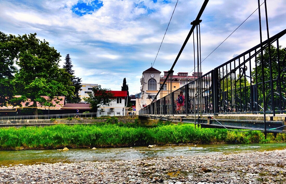 Город Хоста, река Хоста, подвесной мост. - Mikhail Irtyshskiy