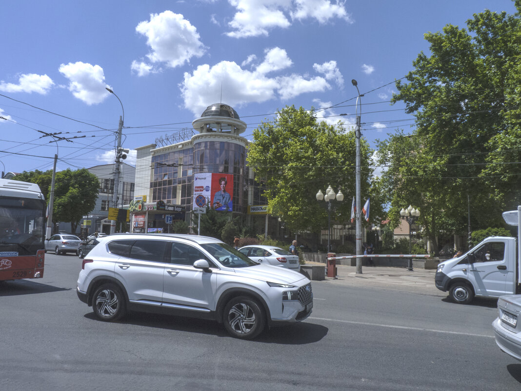 Автомобили на дорогах  Симферополя - Валентин Семчишин