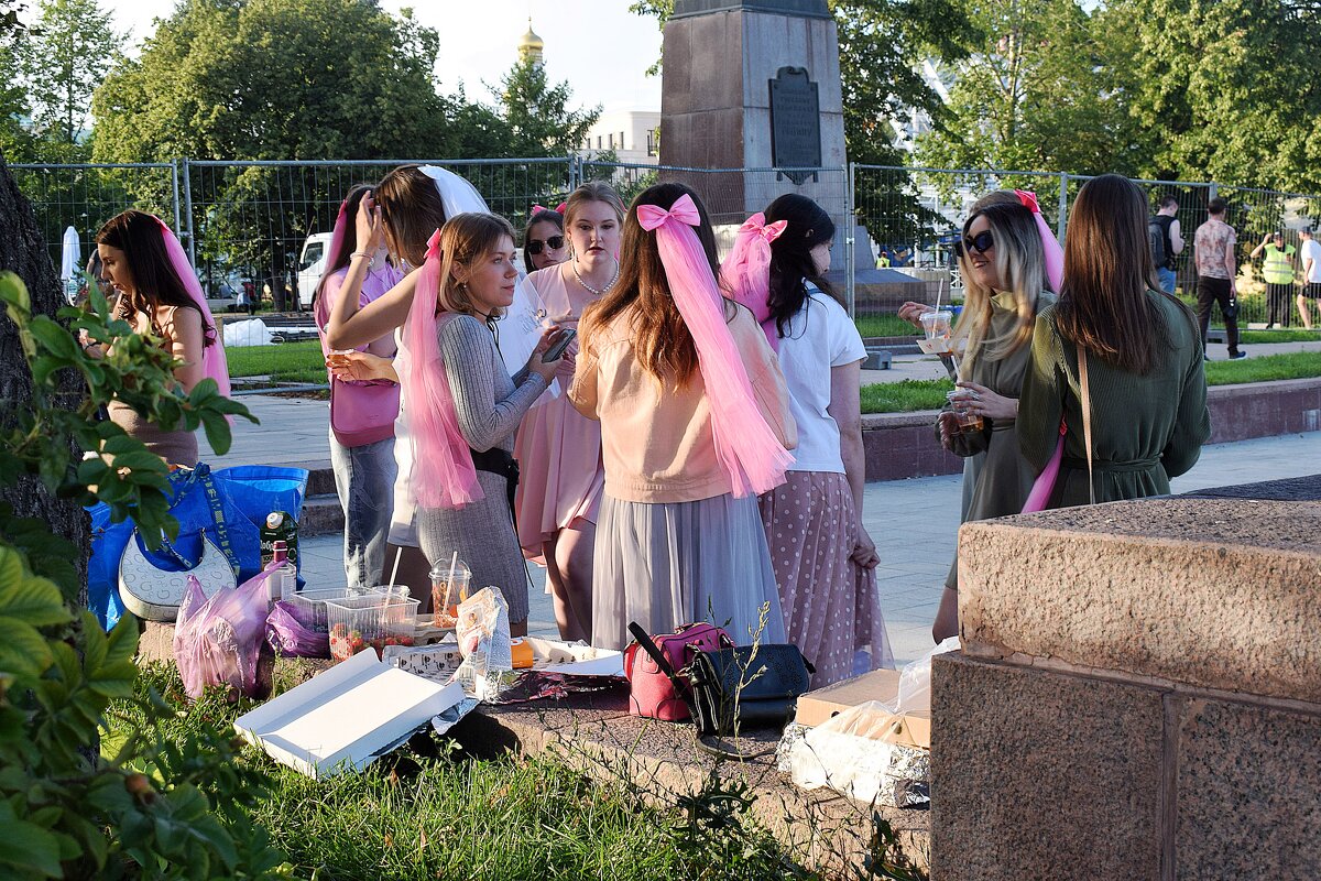 Девичник в разгаре, девчонки в ударе. - Татьяна Помогалова