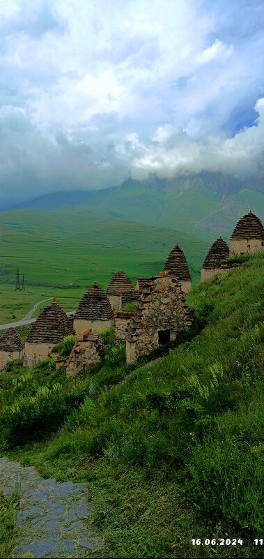 Даргвасский никрополь. - Светлана 13.06.