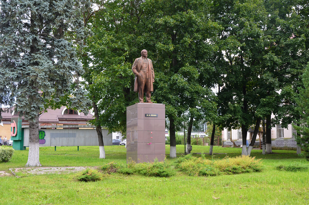 Балабаново. Калужская область. Памятник В.И. Ленину. - Наташа *****