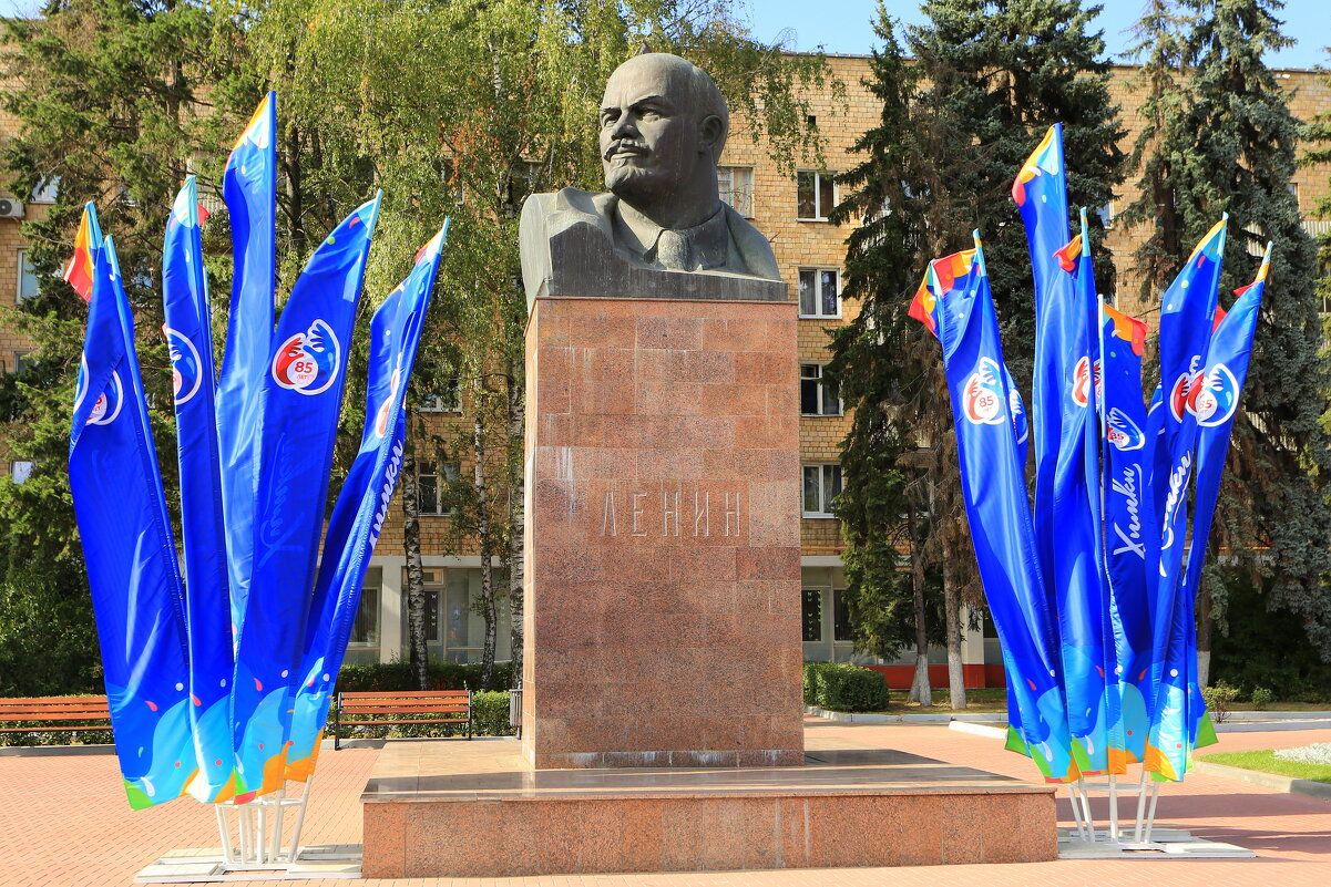 Живее всех живых... - Юрий Моченов