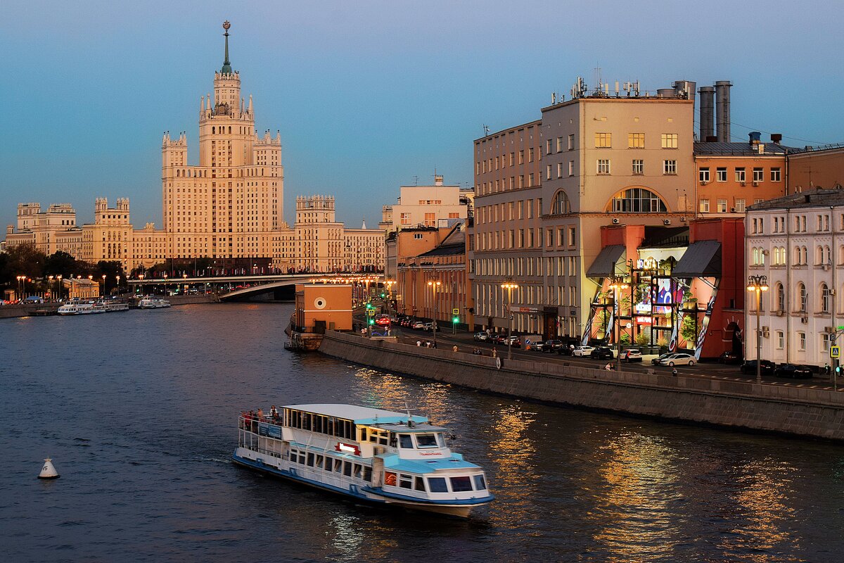 Вечерняя Москва в День рождения. - Татьяна Помогалова