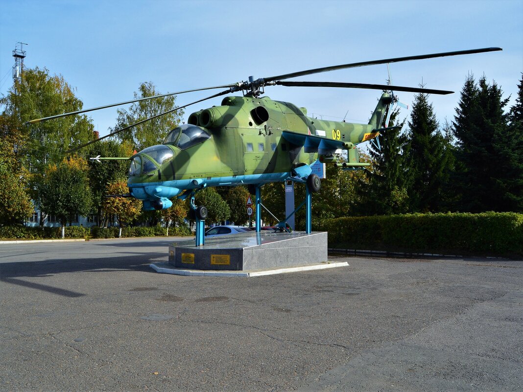 Канаш. Памятник военно-транспортному вертолёту Ми-24В. - Пётр Чернега