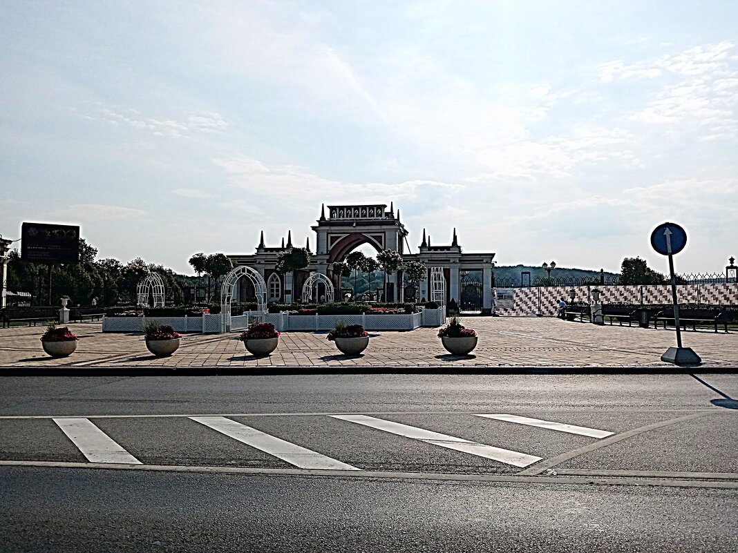 Вход в парк Царицыно. - Владимир Драгунский