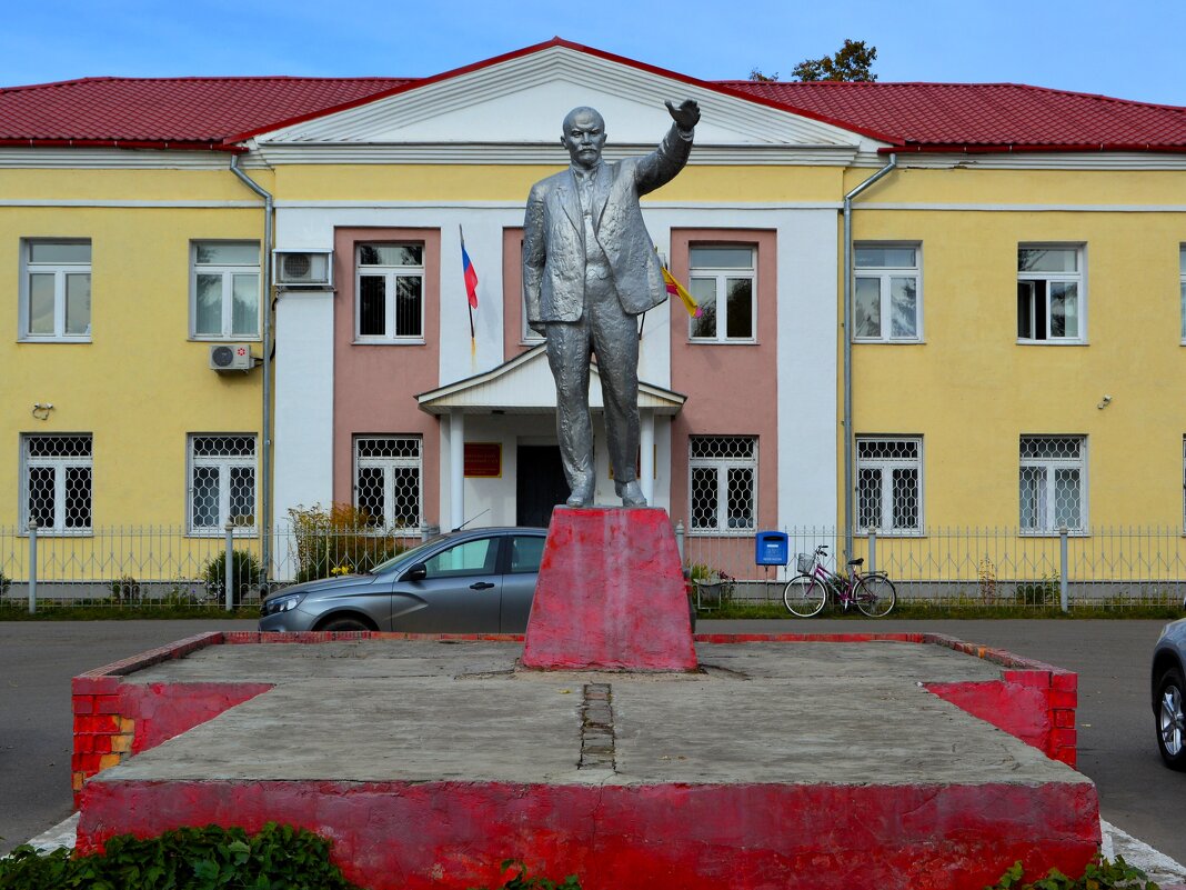 Цивильск. Памятник Владимиру Ильичу Ленину. - Пётр Чернега