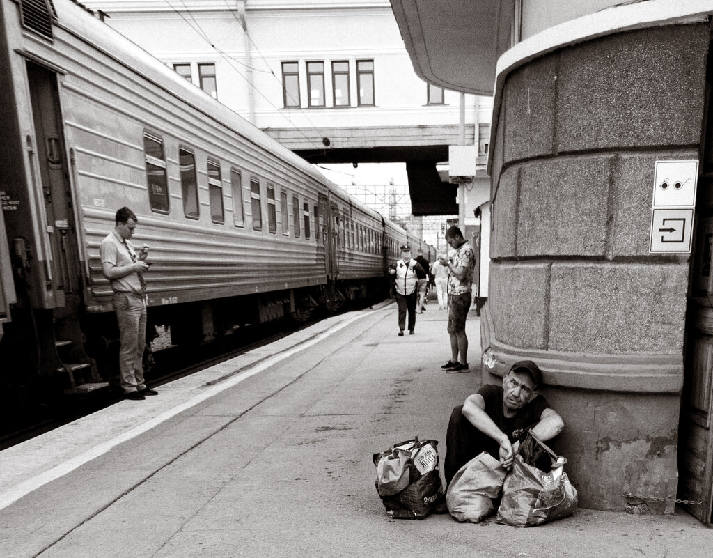 Остановка ст. Новосибирск - Борис Руднев