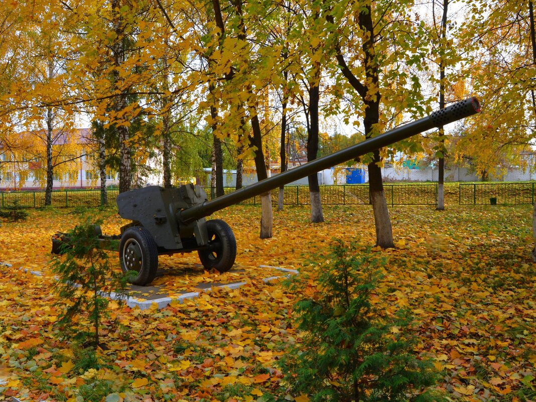 Цивильск. Памятник противотанковой пушке МТ-12. - Пётр Чернега