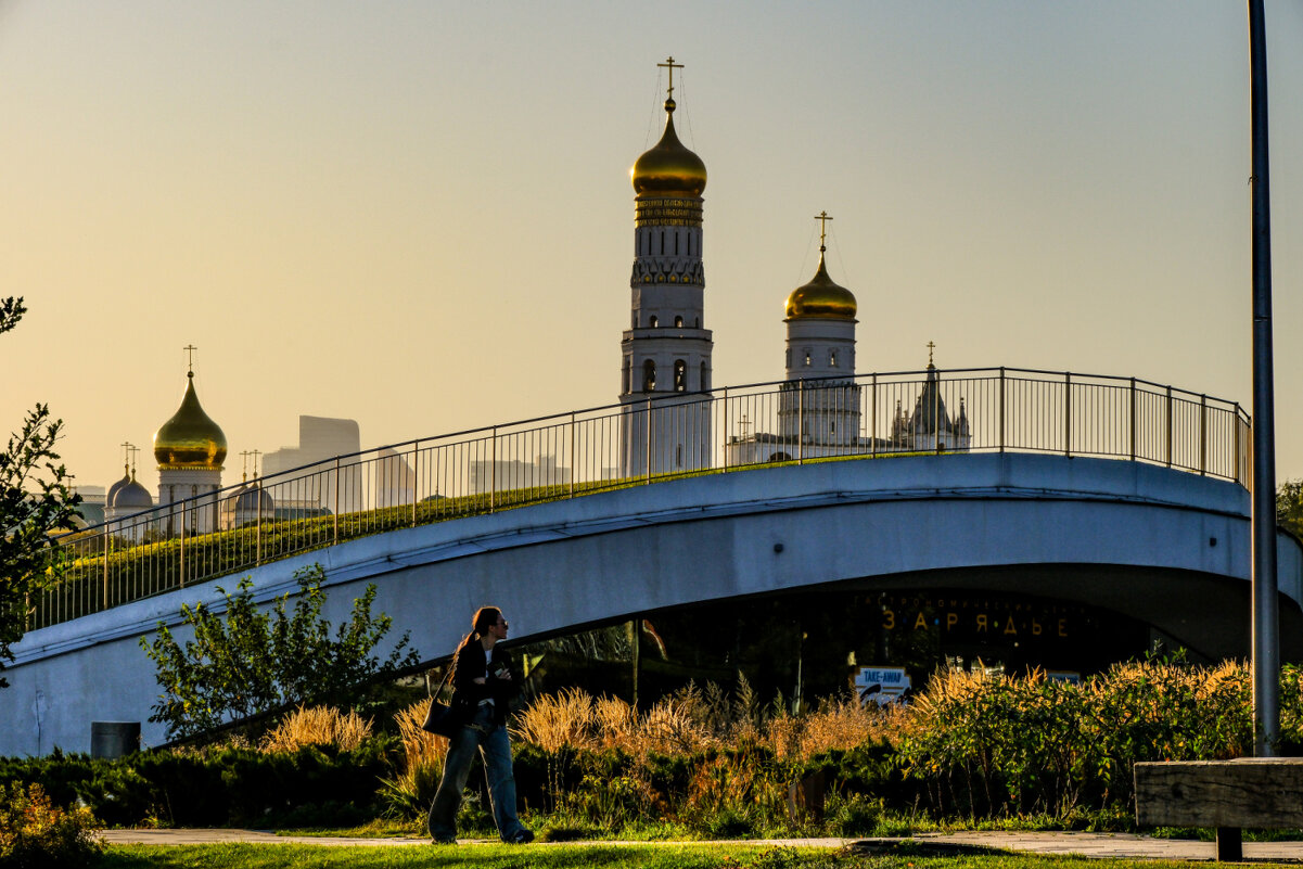 Мостик на фоне Кремлёвских башен - Георгий А