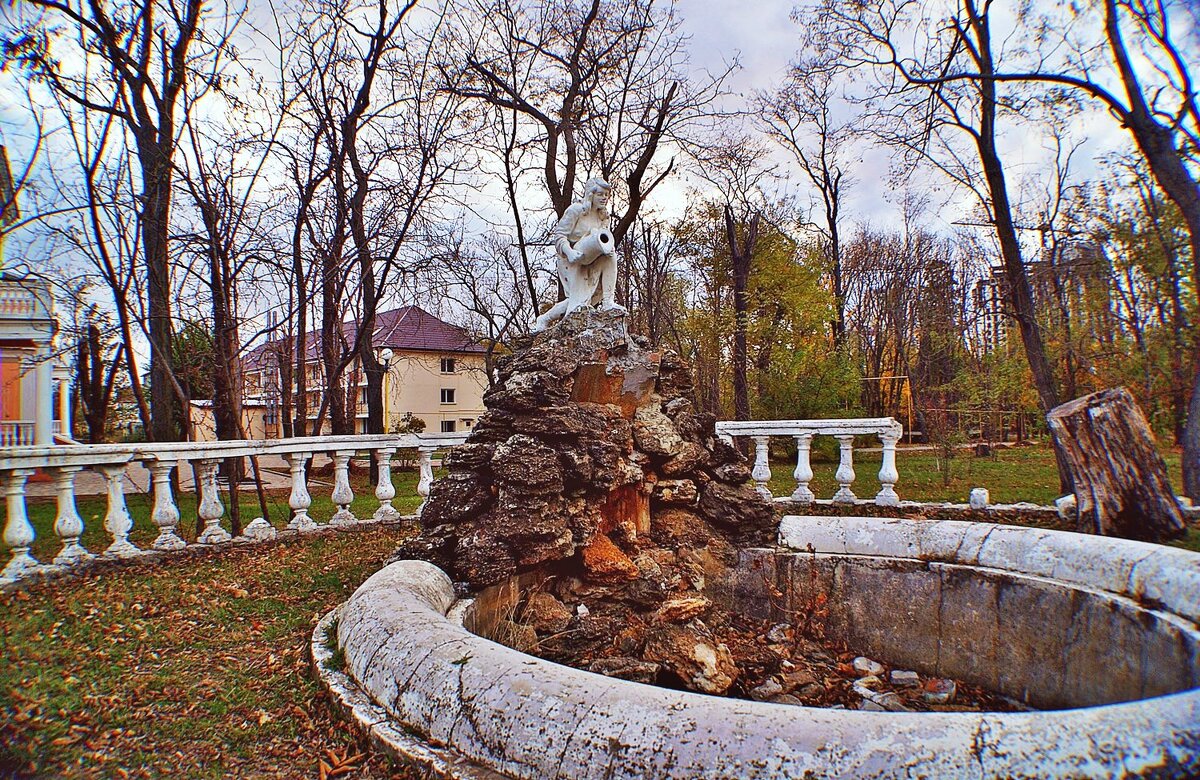 в старом парке - Александр Корчемный