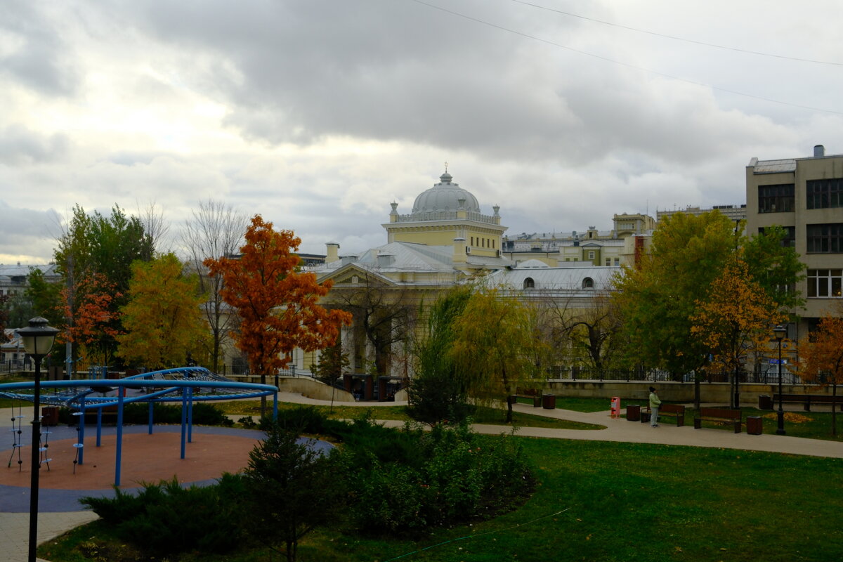 Парк в Петроверигском переулке. - Лютый Дровосек