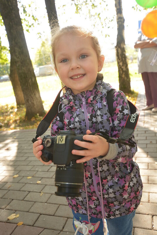 юная фотографиня - леонид логинов