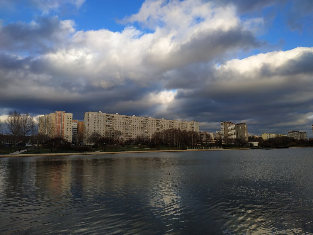 Поздняя осень в городе - Андрей Лукьянов