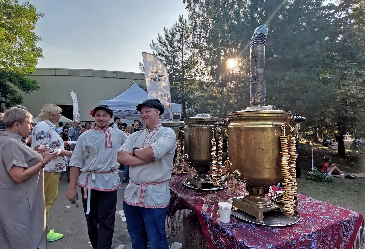 Самовар кипит, просит чаю напиться - ИРЭН@ .